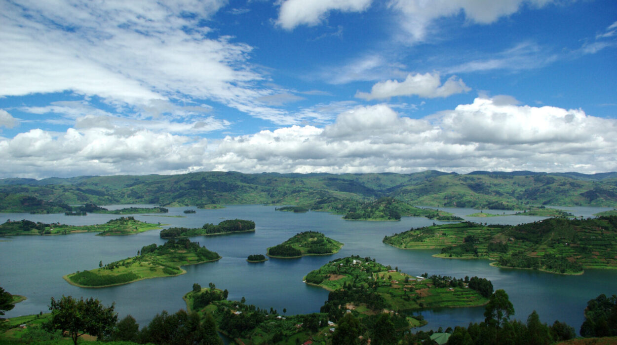 Explore Lake Bunyonyi a gateway to the Gorilla highlands