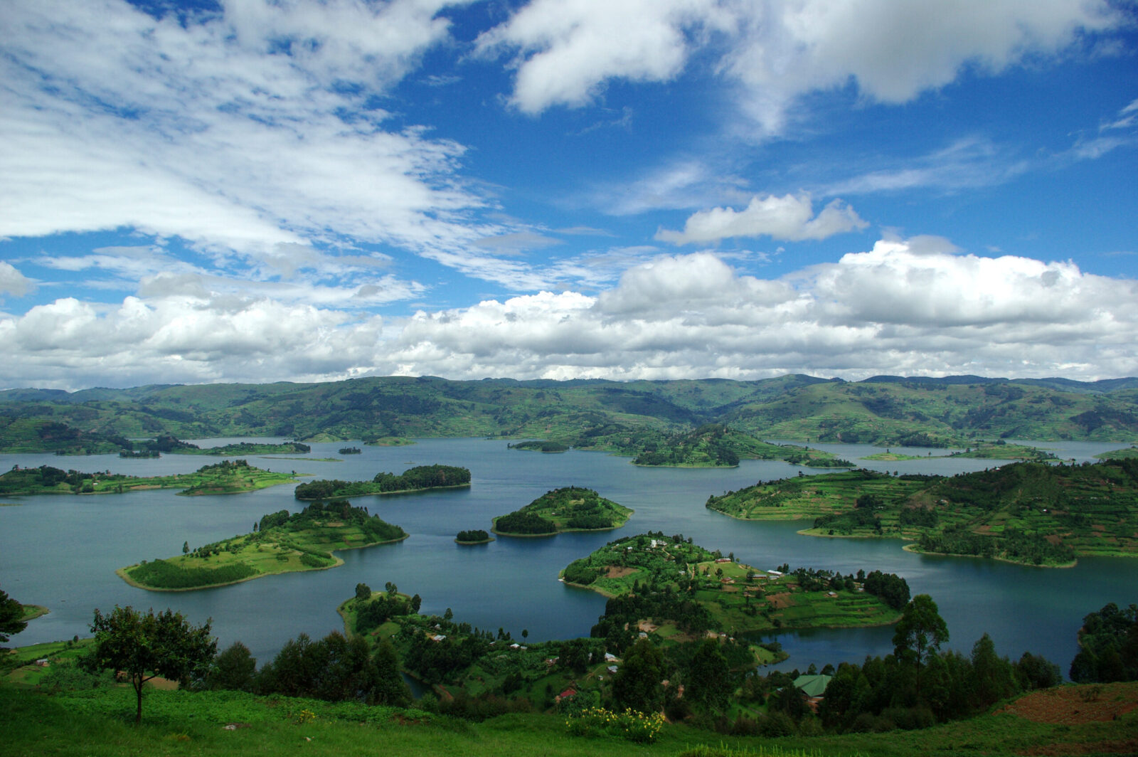 Explore Lake Bunyonyi a gateway to the Gorilla highlands