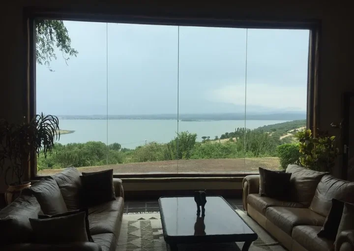 Budget lodges and camps in Queen Elizabeth NP - Wildlife and safari drives - Boat cruise.