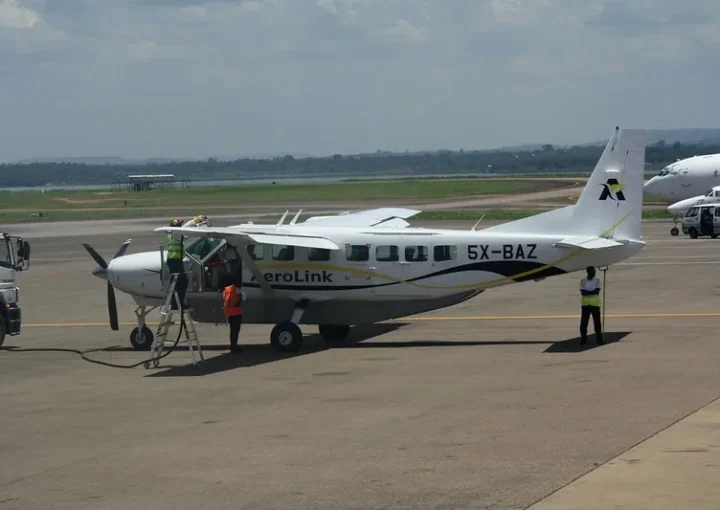 Aerolink reviews their routing - Flying safaris and tours - Chattered flights.