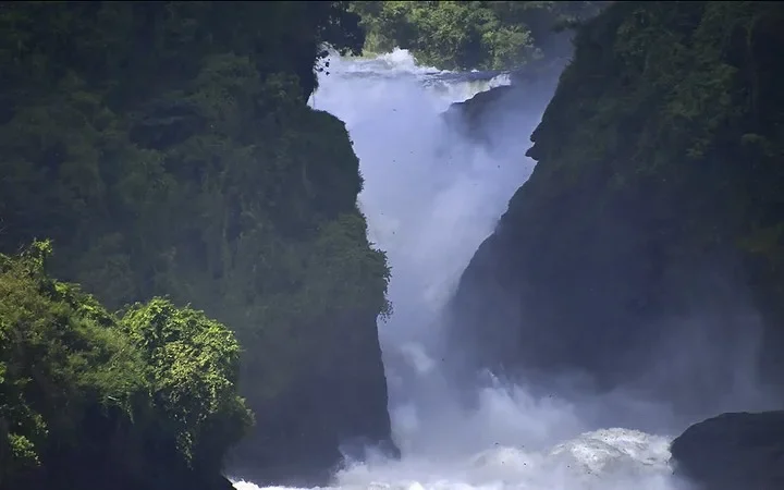 Bakers lodge in Murchison falls national park - Murchison falls safari - Whitewater rafting.